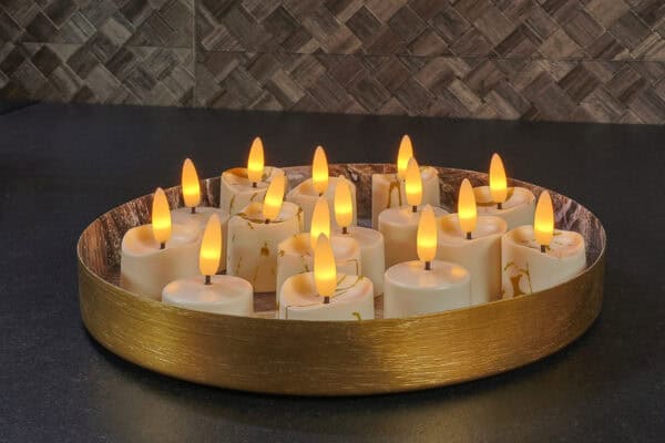 mooie led waxine lichtjes op een goud dienblad