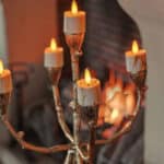 led waxine lichtjes op een Goude standaard